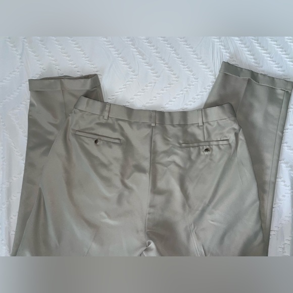 GUC Men's Roundtree & Yorke Pleated Front Khaki Dress Pants 38x30 - Picture 3 of 6